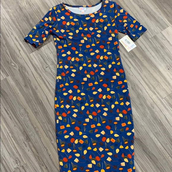 💥MAKE AN OFFER NWT LuLaRoe Julia Dress - Picture 1 of 4